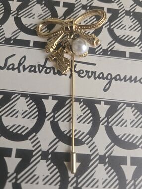 Vintage Salvatore Ferragamo Gold Tone Bow Pearl Shoe Pin Brooch